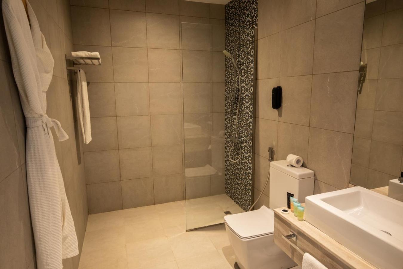 Grand Kingsgate Jaddaf Waterfront Hotel By Millennium Дубай Стая снимка